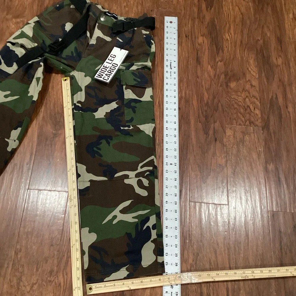 Almost Famous Cargo Pants Womens Sz Medium Green  Camo Elastic Expandable Waist